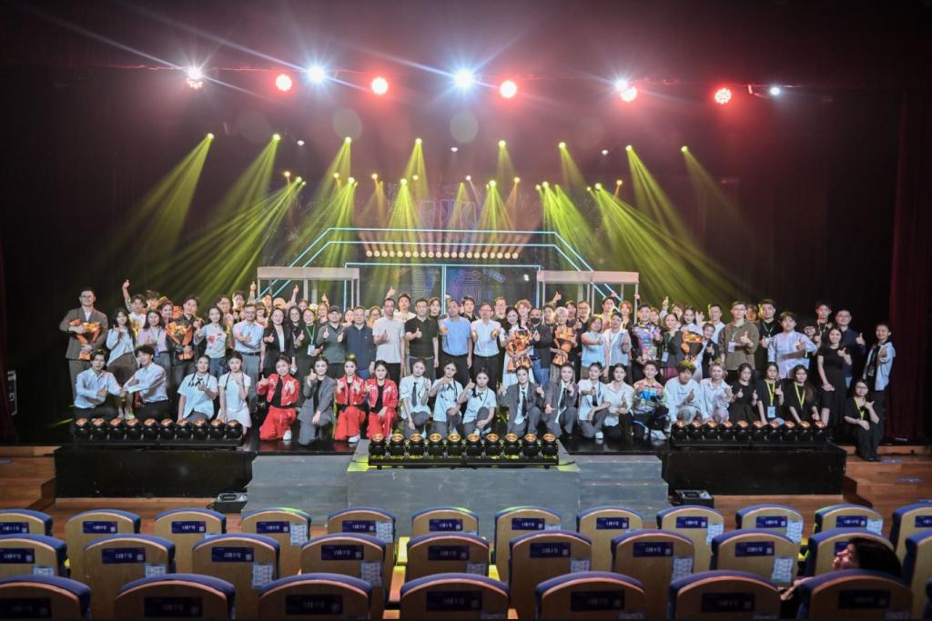 我校原创沉浸式音乐剧《小美满》首演成功